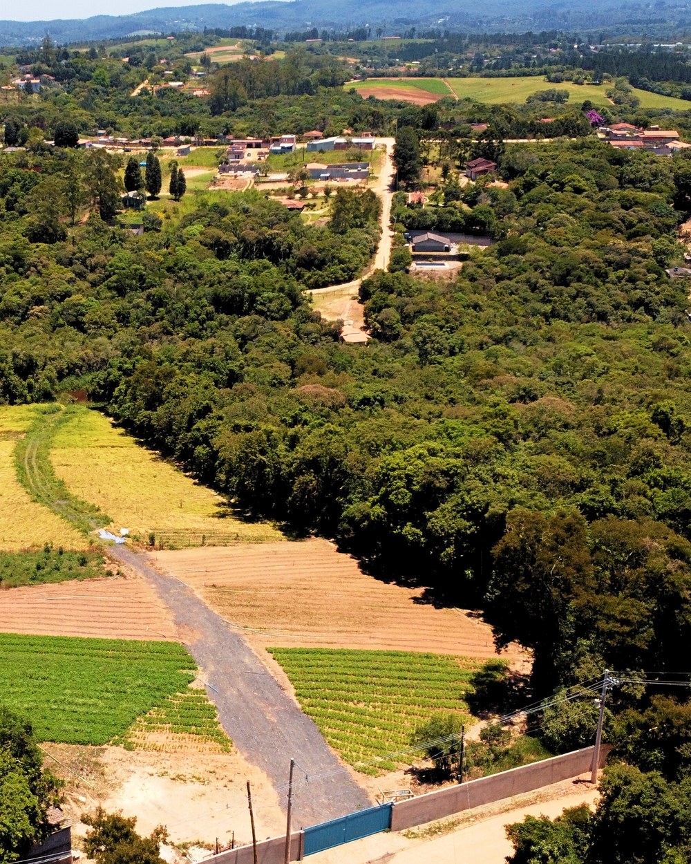 Vista aérea de empreendimento do Grupo Eco Reserva em meio à natureza